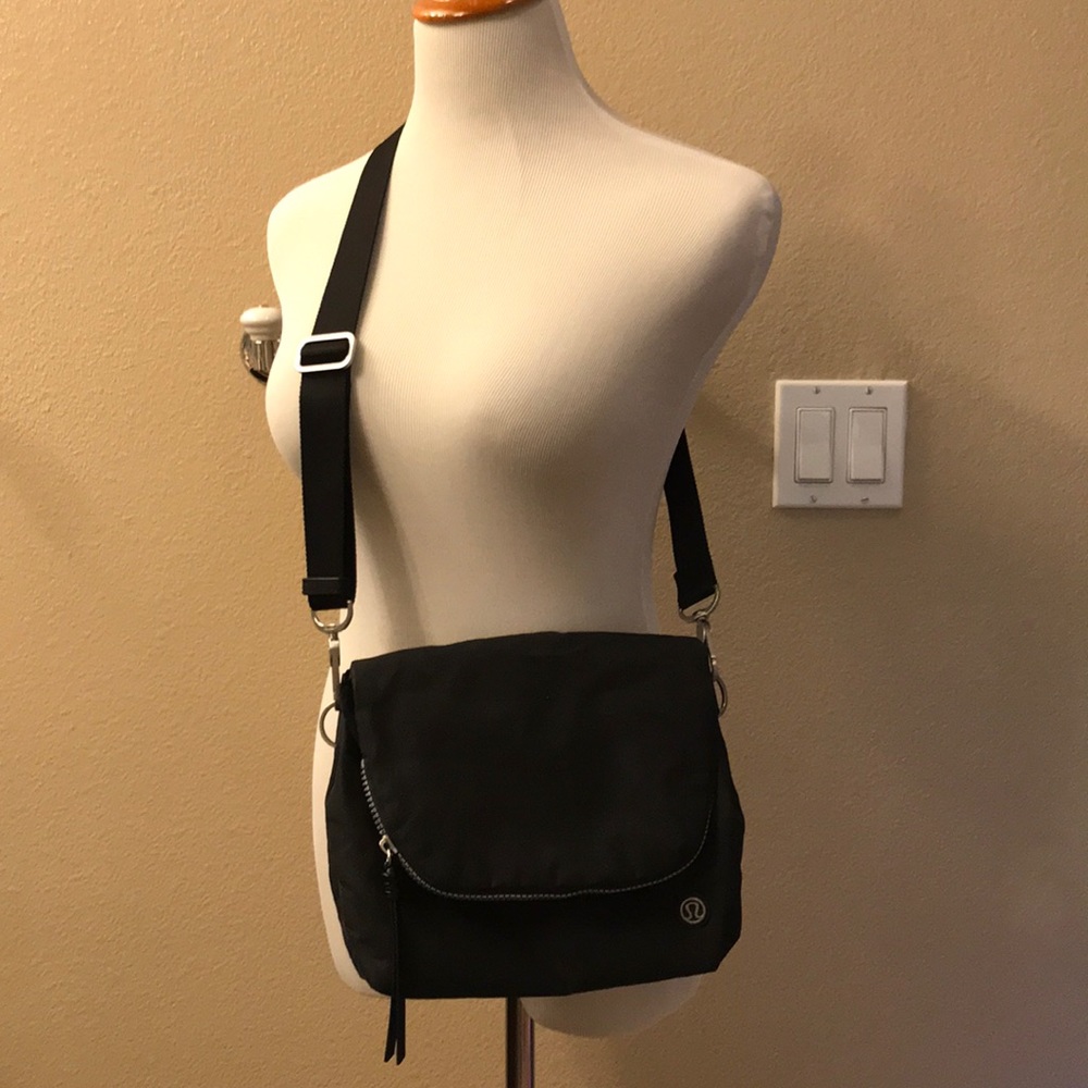 Lululemon Black Om bag